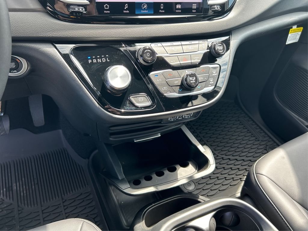 2025 Chrysler Voyager LX - Photo 44