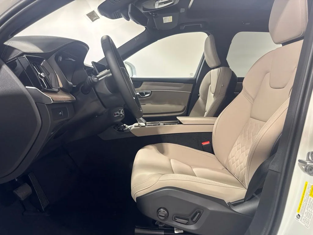 New 2026 Crystal White Pearl Volvo B6 Plus 7-Seater image 19