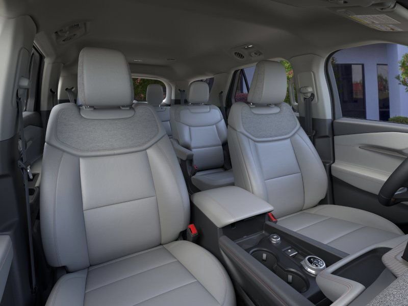 New 2026 Star White Metallic Tri-Coat Ford Active image 33