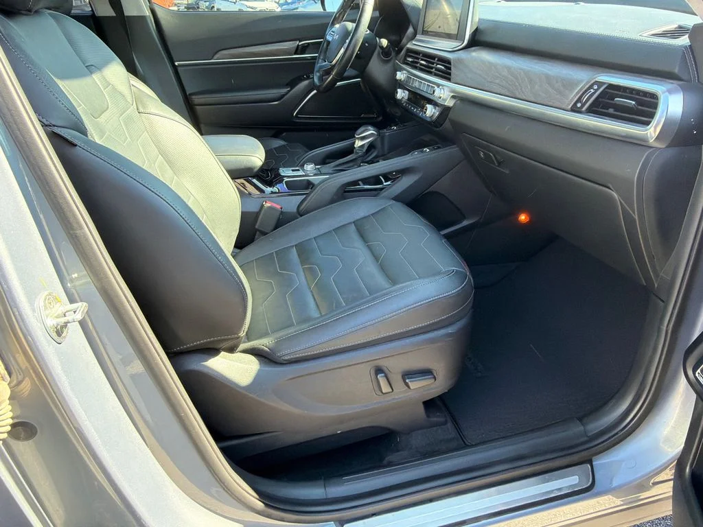 Used 2022 Silver Kia SX image 13