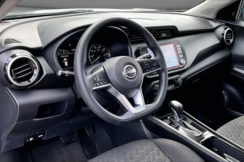 Used 2022 Gray Nissan SV image 17
