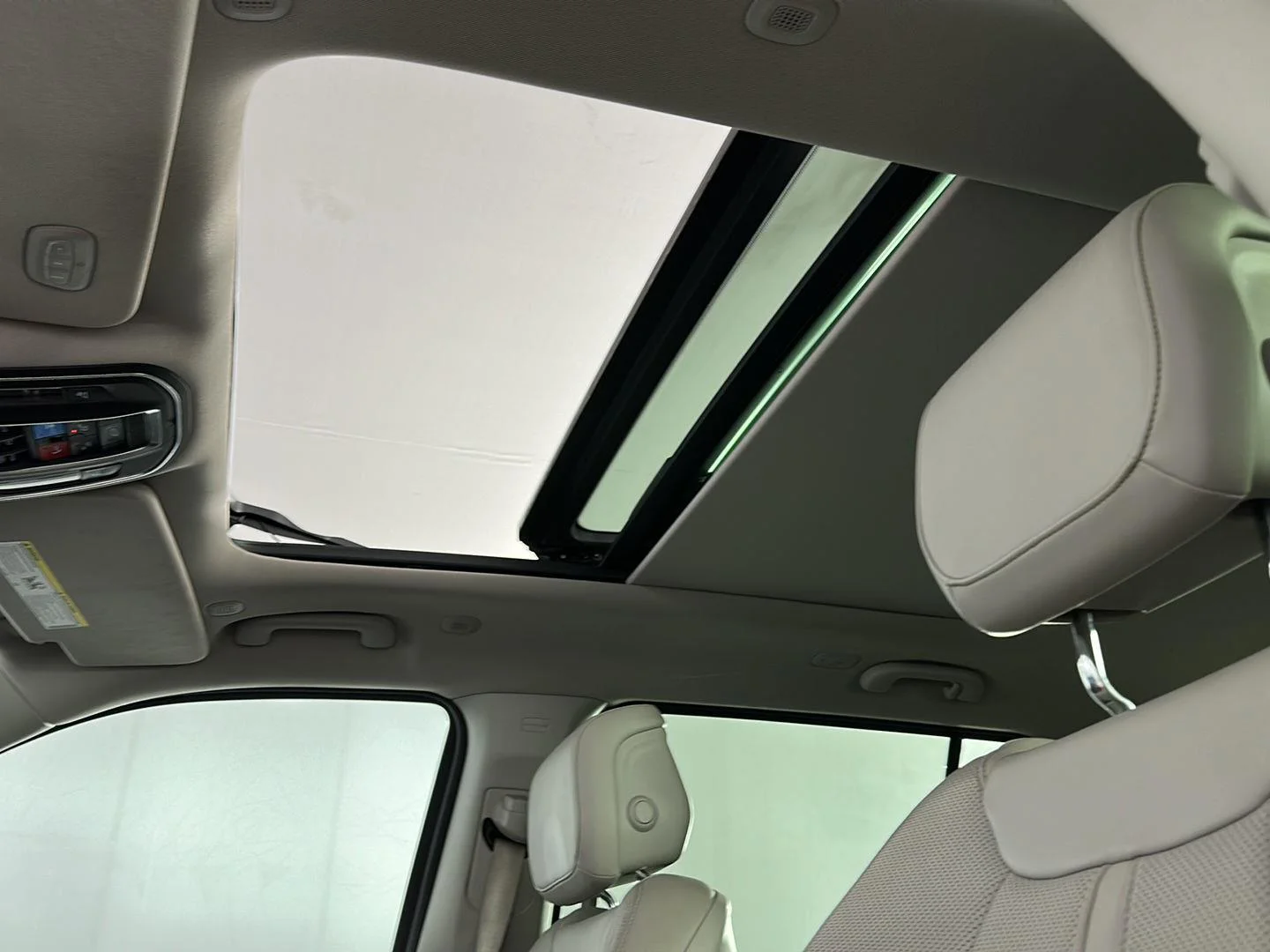 Used 2022 Diamond Black Crystal Pearlcoat Jeep Series II image 2