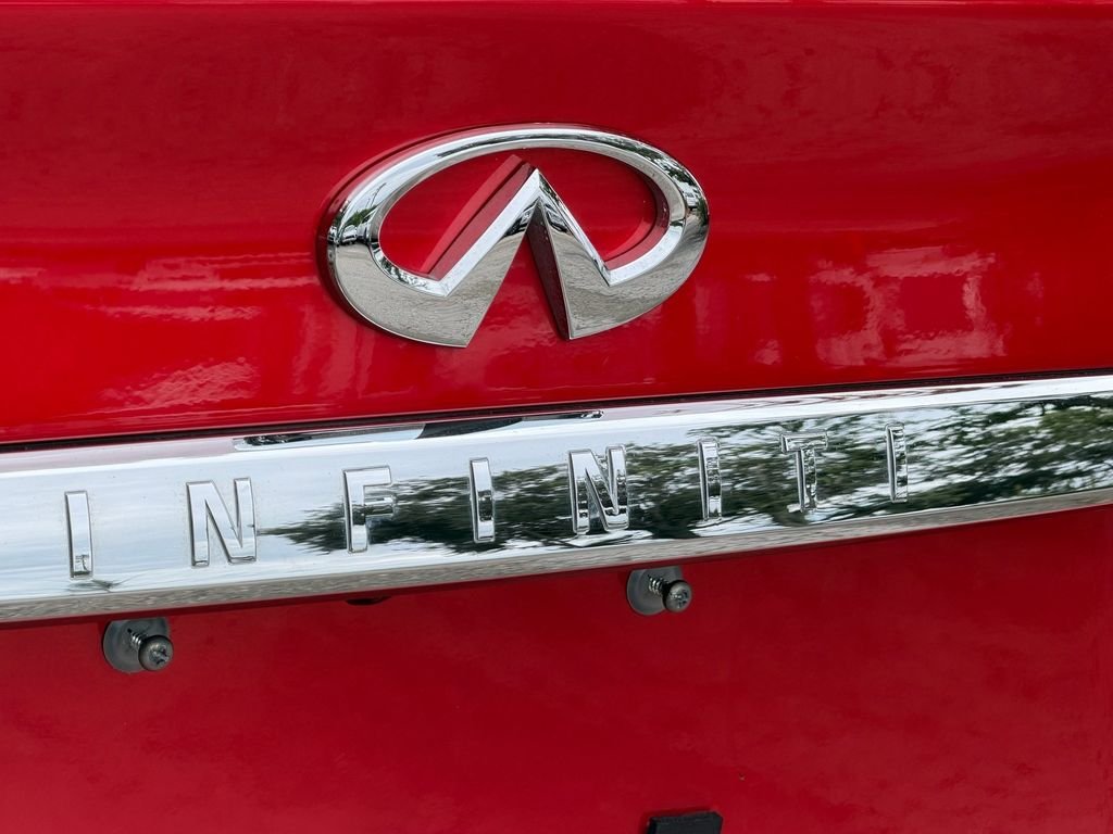 Used 2023 Red INFINITI LUXE image 10