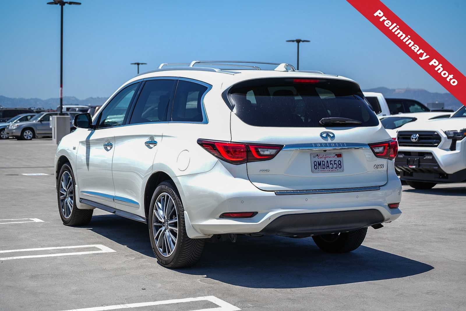Used 2019 Majestic White INFINITI LUXE image 8
