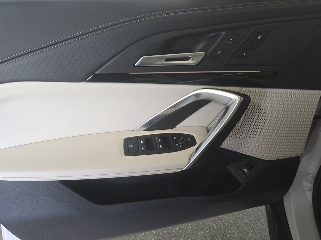 New 2026 Mineral White Metallic BMW xDrive28i image 14