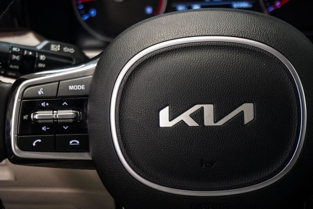 Used 2022 Gray Kia EX image 17