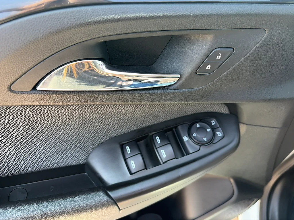Used 2021 Summit White Chevrolet LS image 10