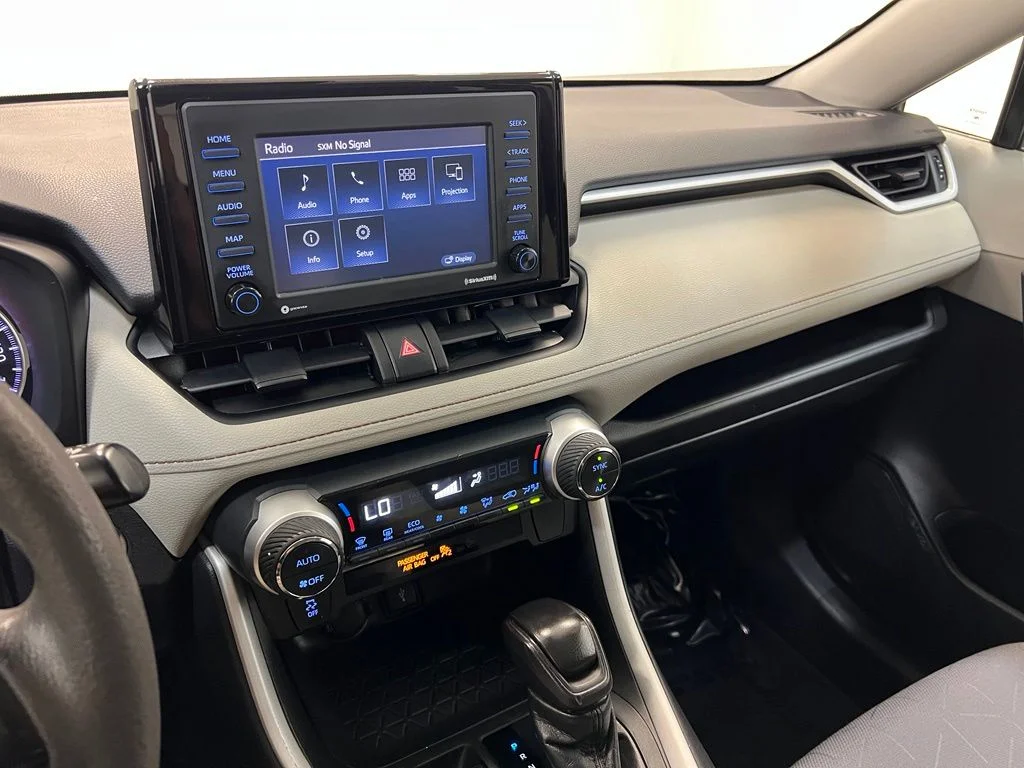 Used 2022 White Toyota XLE image 23
