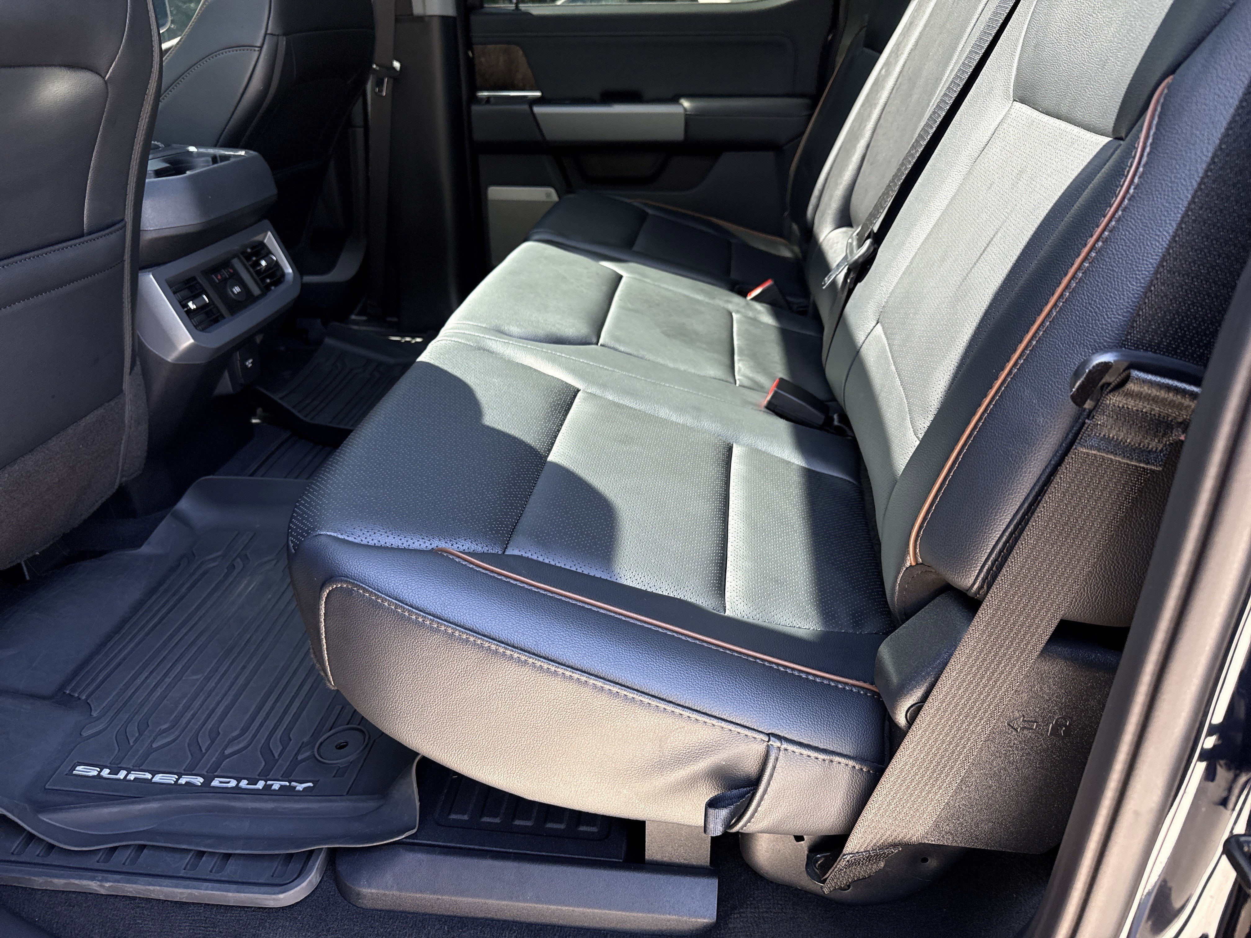 Used 2025 Blue Metallic Ford LARIAT image 21