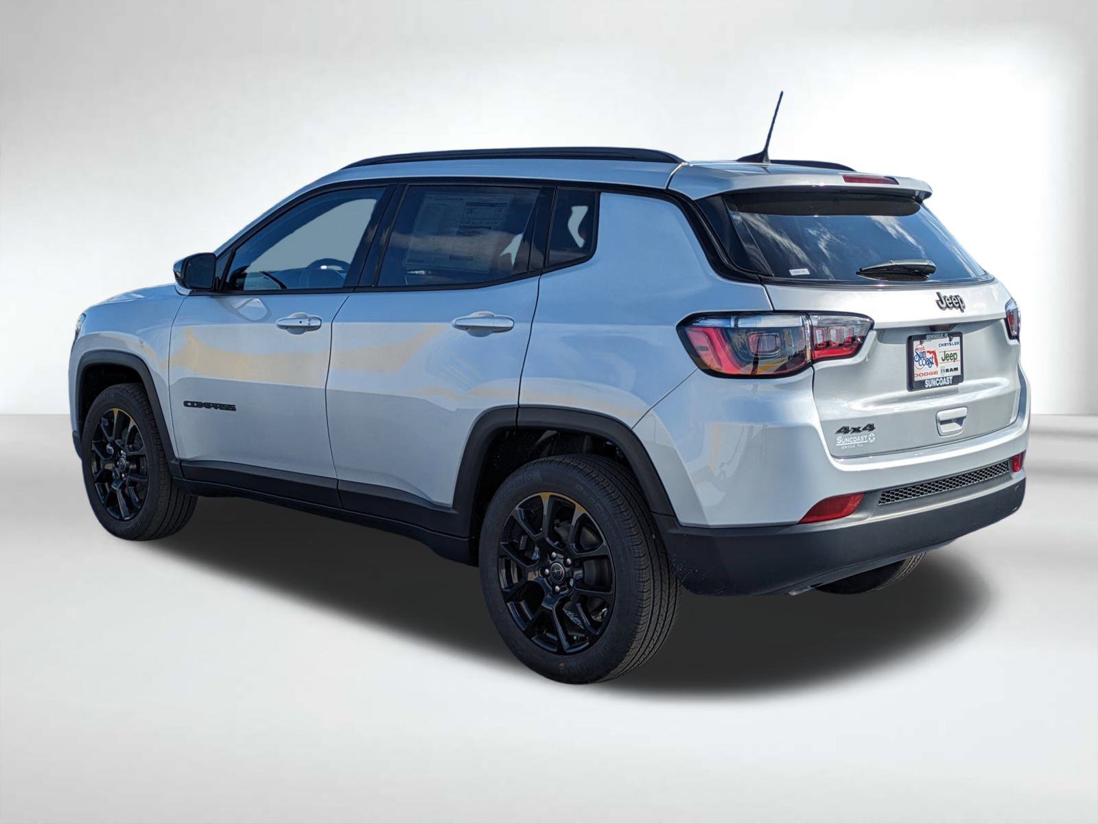New 2026 Silver Zynith Metallic Clear-Coat Exterior Paint Jeep Latitude image 6