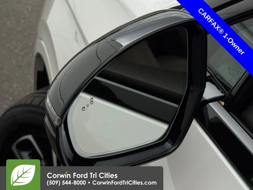 Used 2024 White Platinum Tri-Coat Metallic Lincoln Reserve image 2