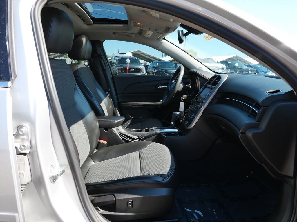 Used 2014 Silver Chevrolet LT image 12