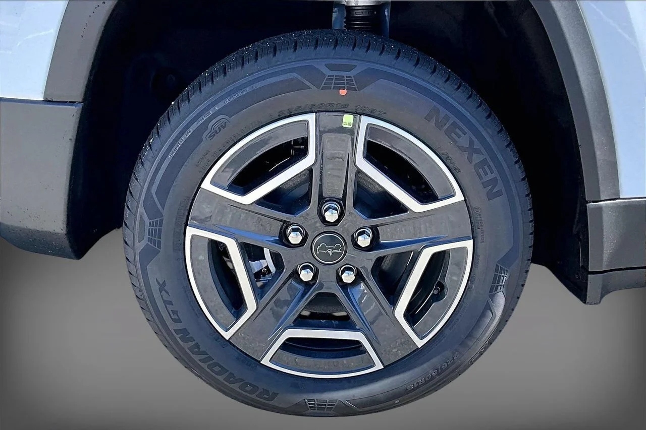 New 2026 Bright White Clearcoat Jeep Laredo image 32