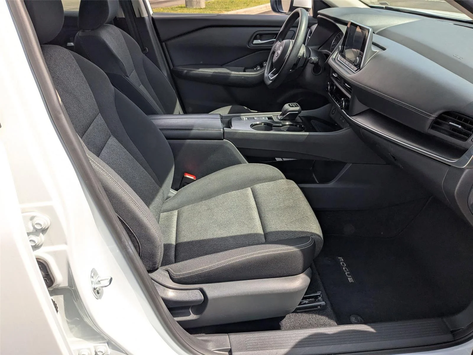 Used 2024 Everest White Pearl Nissan SV image 40