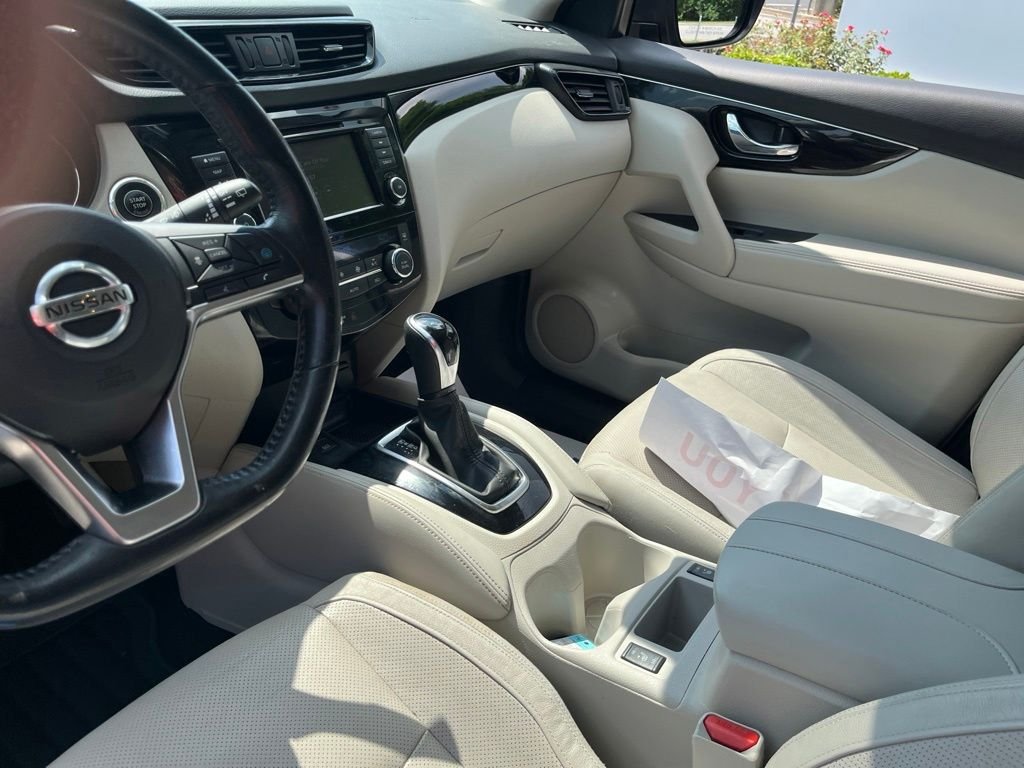 Used 2019 Blue Nissan SL image 23