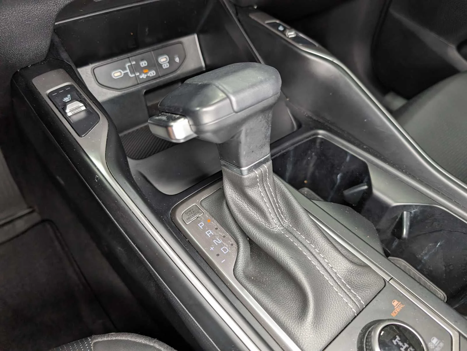 Used 2025 Glacial White Pearl Kia S image 30