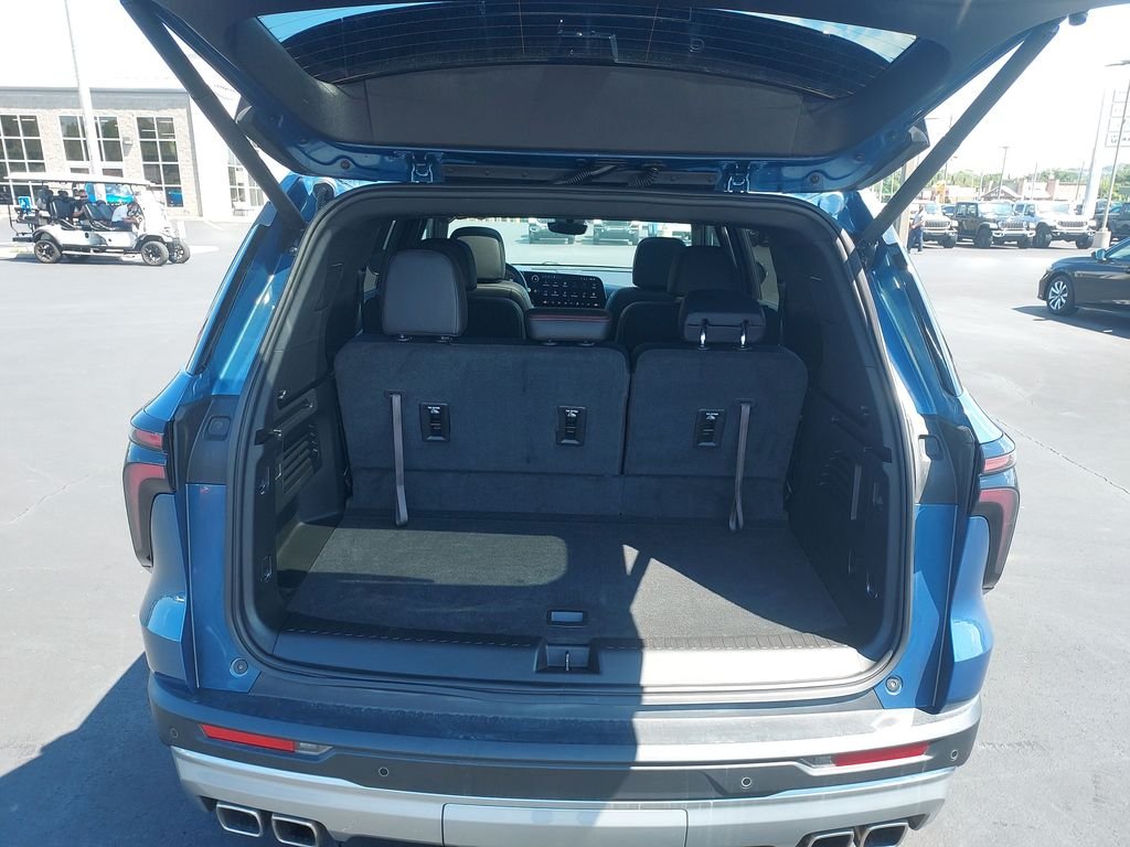 Used 2025 Blue Chevrolet Z71 image 9