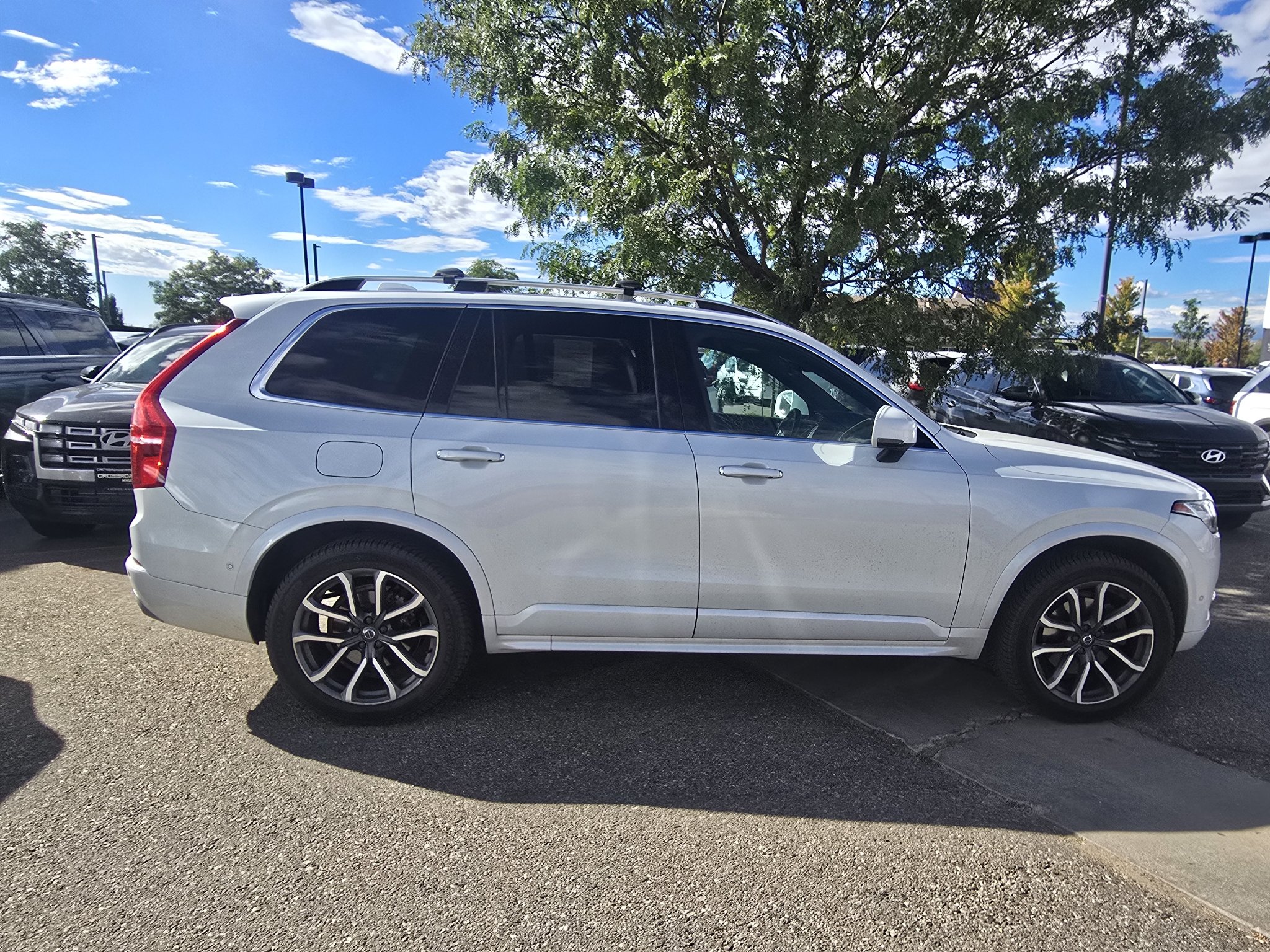 Used 2019 Crystal White Pearl Metallic Volvo Momentum image 15