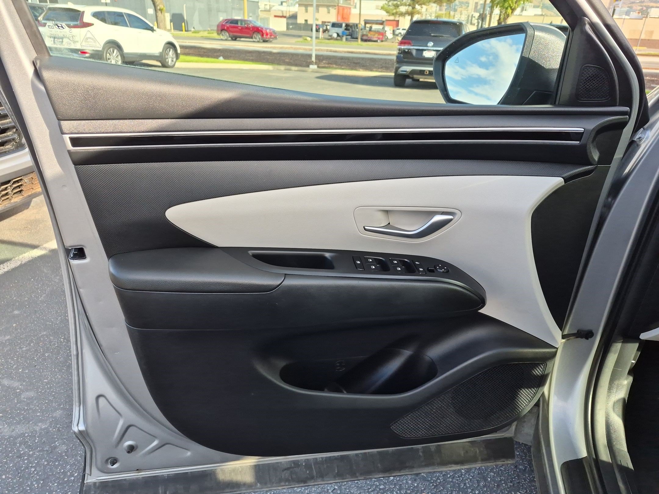 Used 2024 Shimmering Silver Hyundai SEL image 12