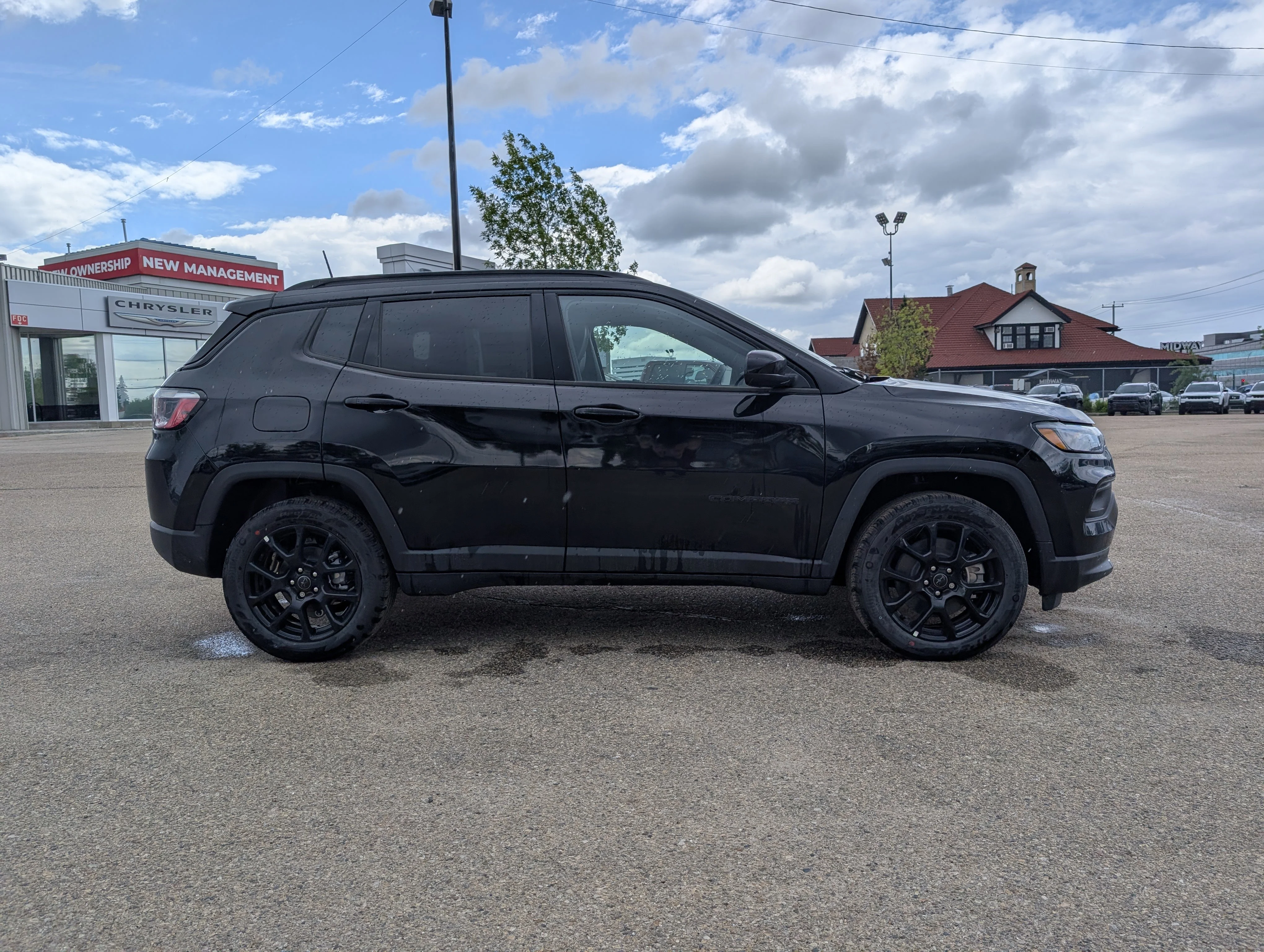 New 2026 Diamond Black Crystal Pearl Jeep North image 8