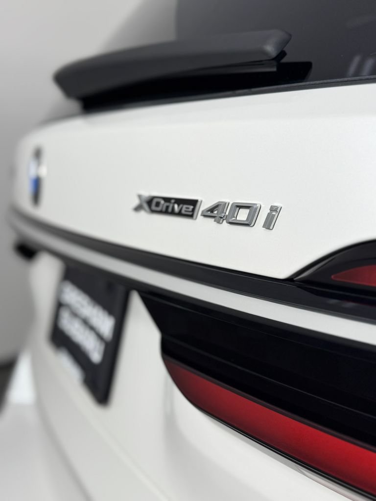 Used 2023 White Metallic BMW xDrive40i image 51