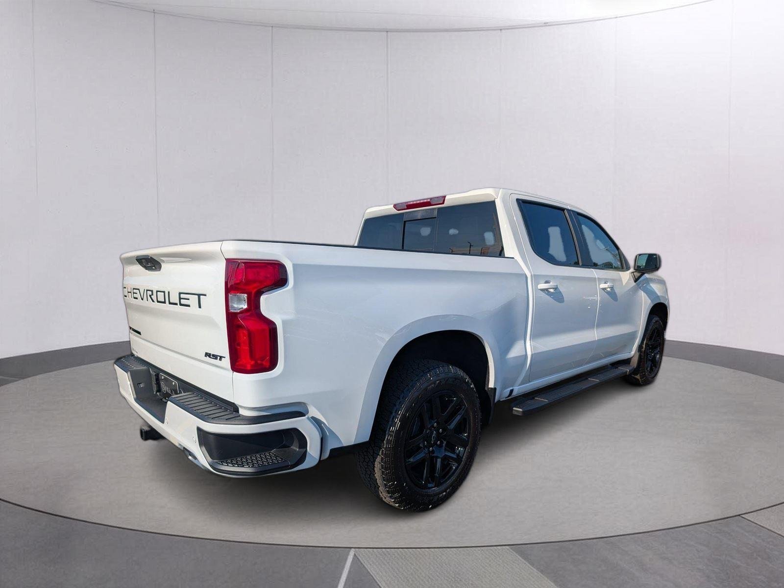 New 2026 Summit White Chevrolet RST image 3