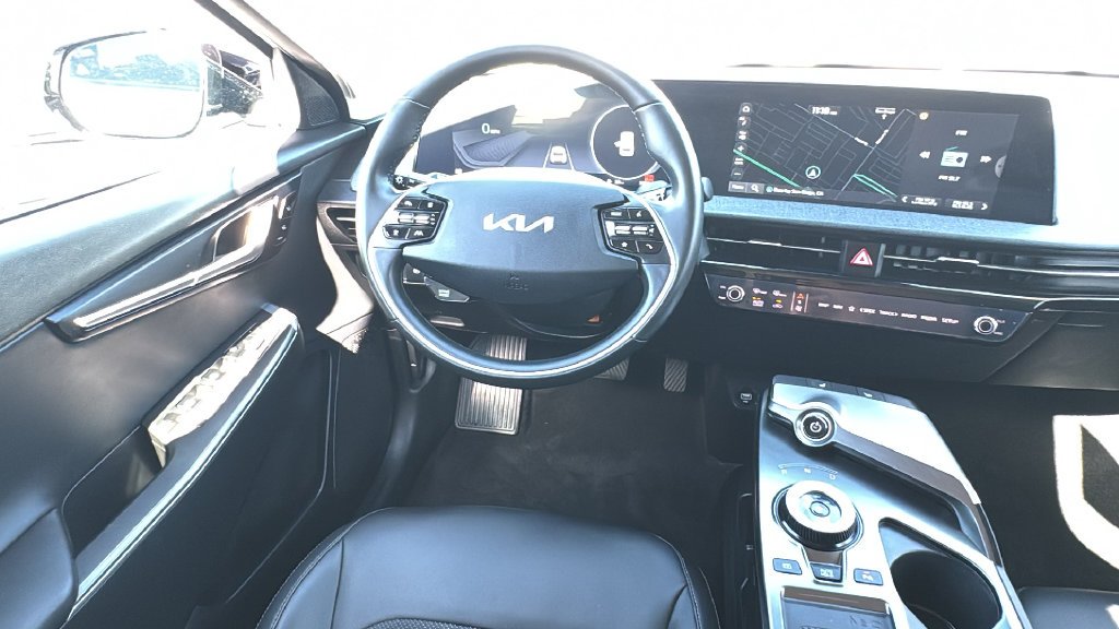 Used 2024 White Kia Light image 18