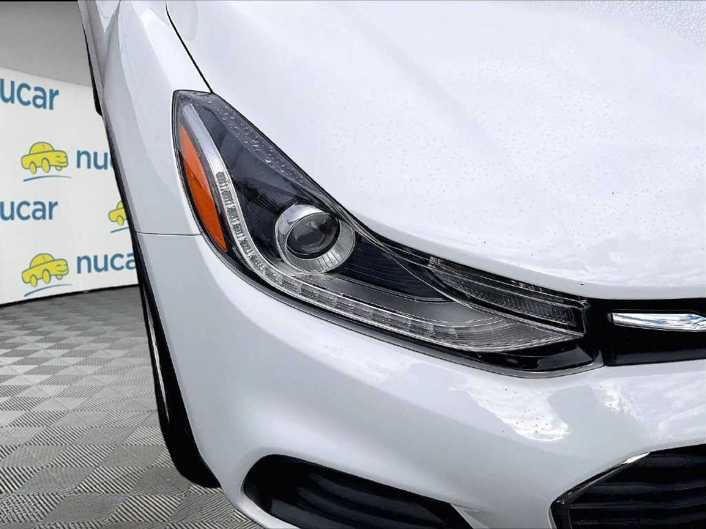 Used 2019 Summit White Chevrolet LT image 30