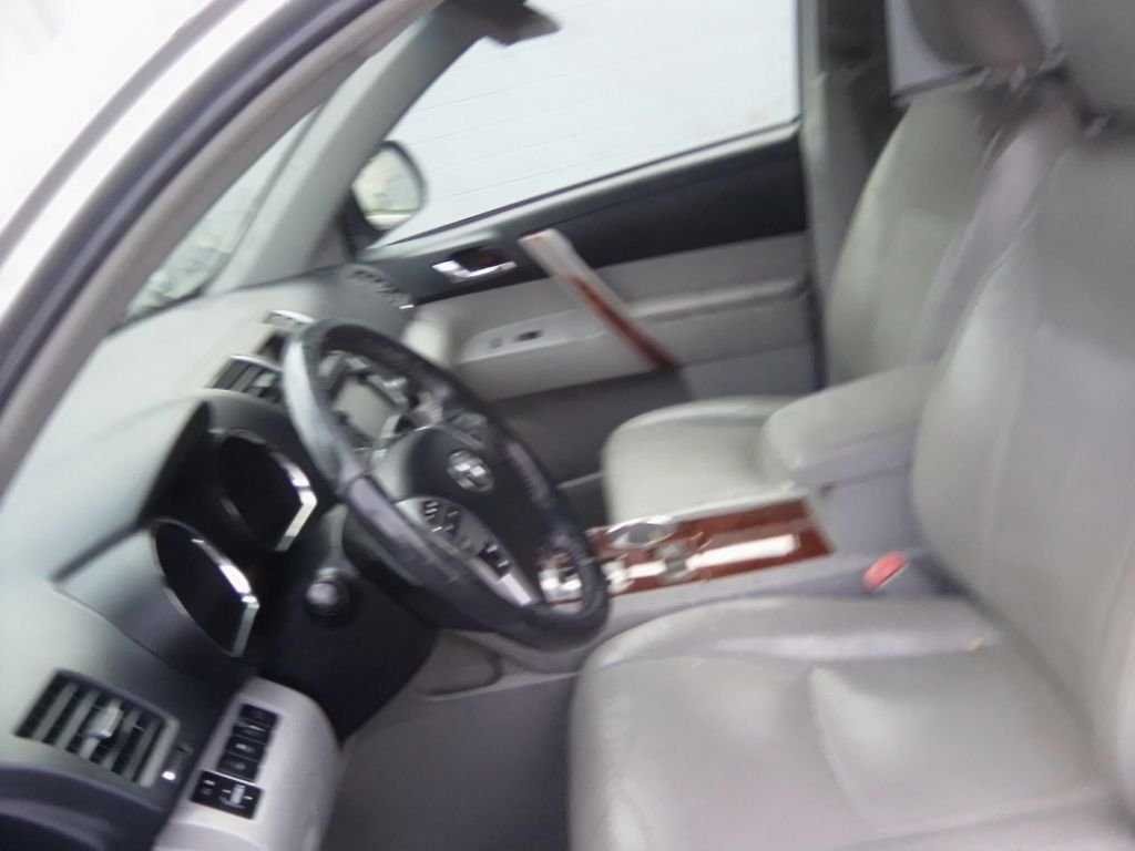 Used 2013 Silver Toyota Limited image 10