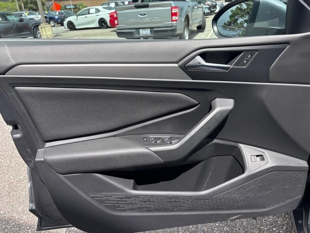 Used 2019 Platinum Gray Metallic Volkswagen 1.4T S image 8