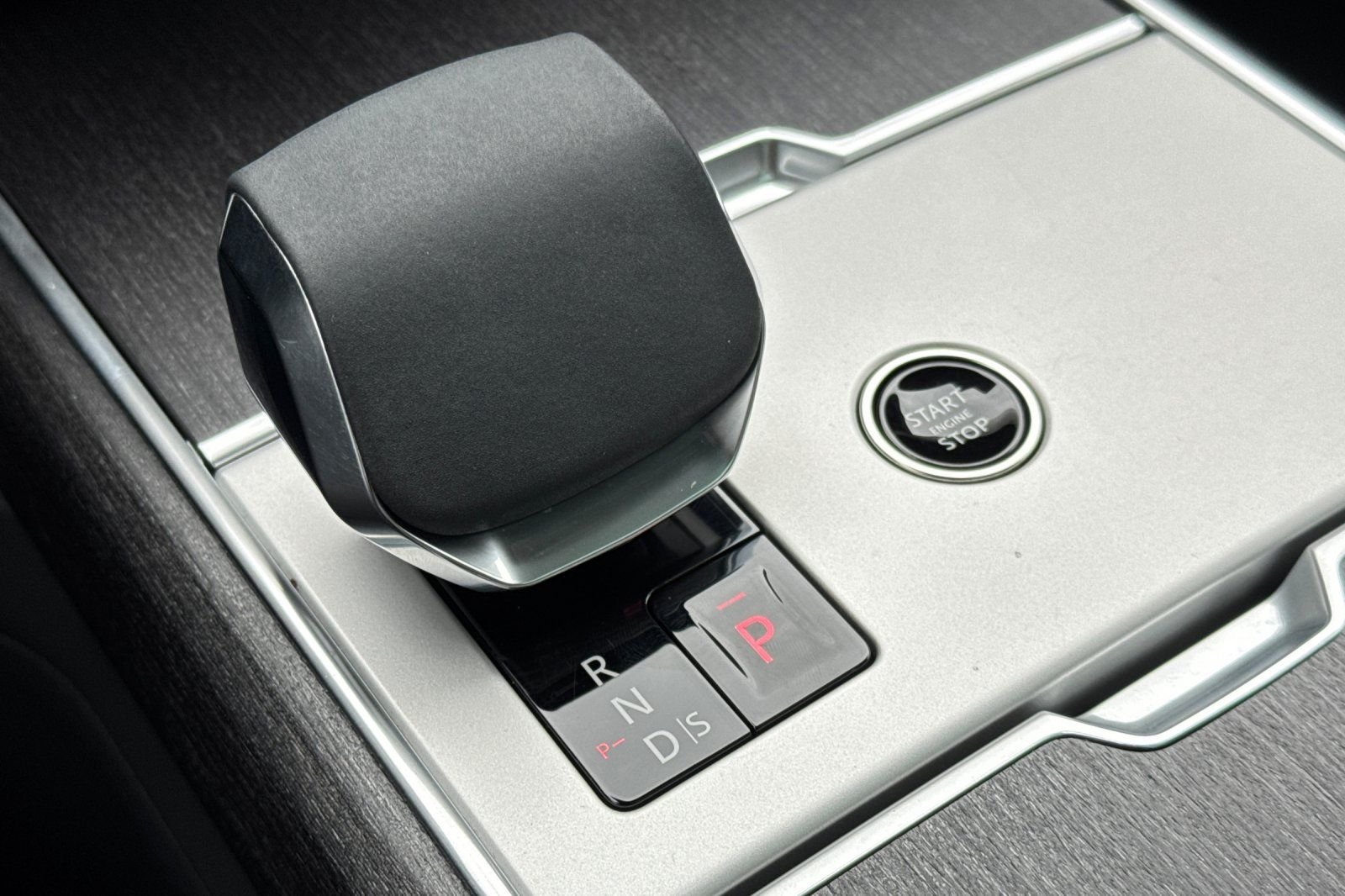 2024 Land Rover Range Rover SE - Photo 25