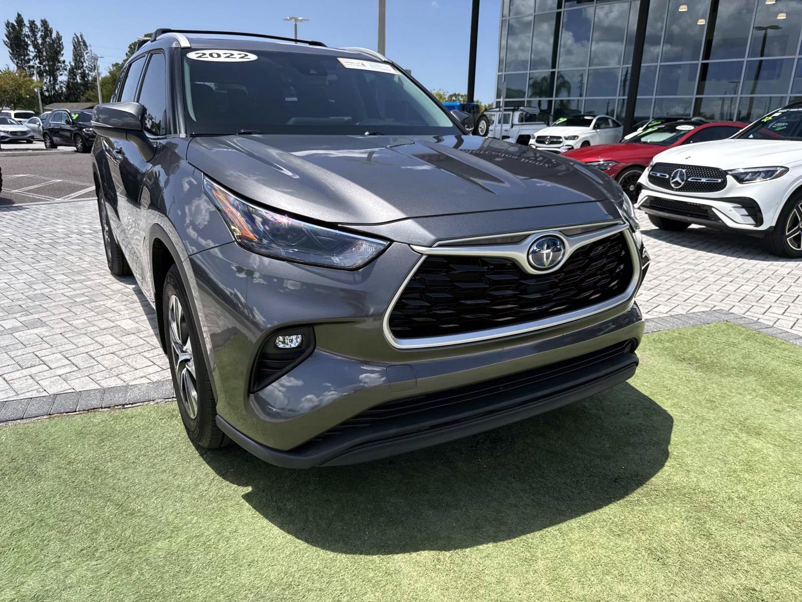 Used 2022 Magnetic Gray Metallic Toyota XLE image 8