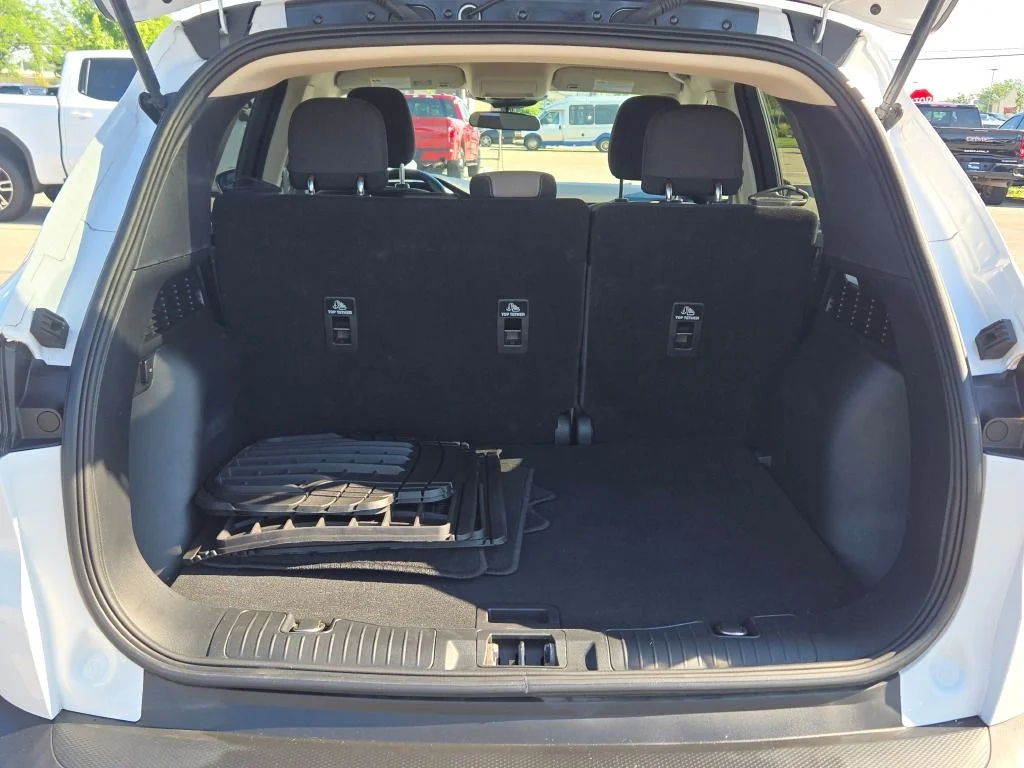 Used 2020 White Ford SE image 17