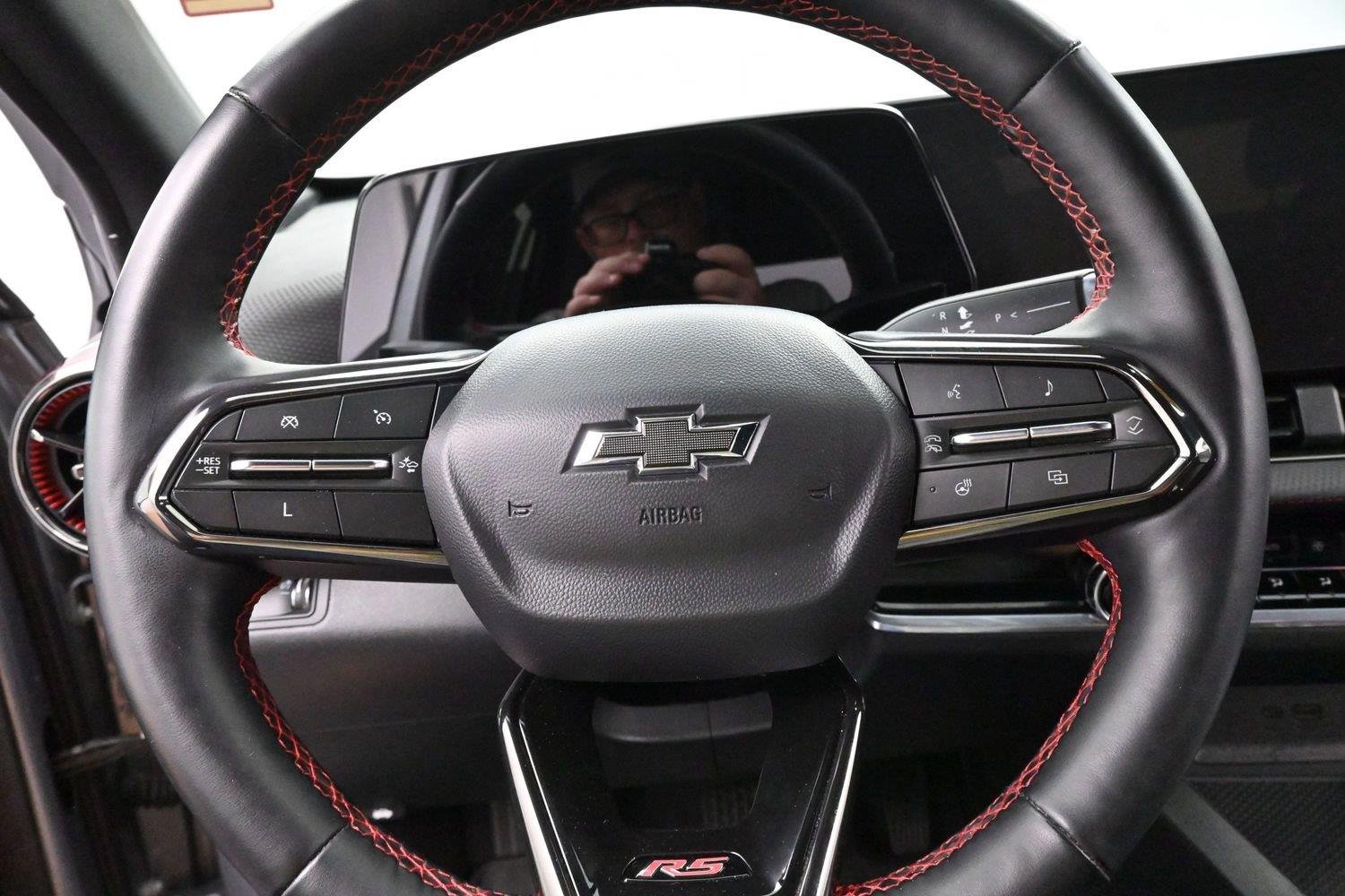 Used 2025 Sterling Gray Metallic Chevrolet FWD RS image 18