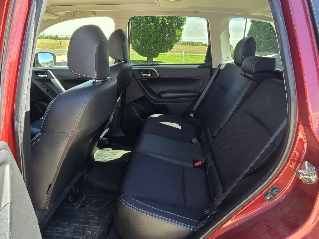 Used 2018 Venetian Red Pearl Subaru Premium image 12
