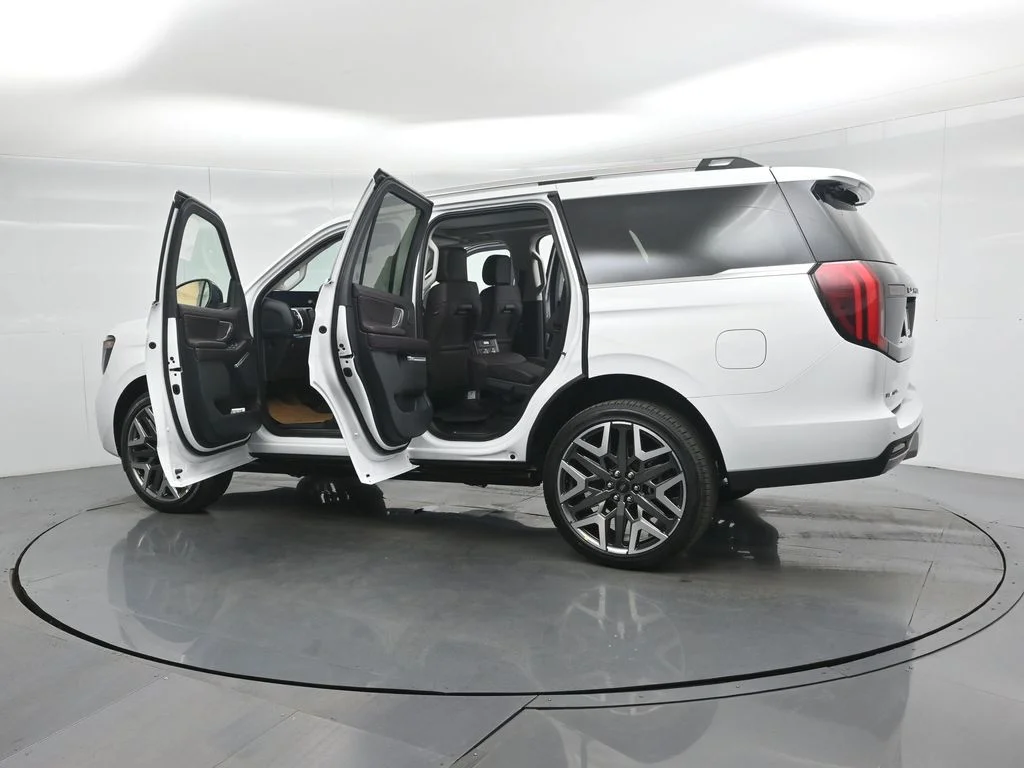New 2025 Oxford White Ford Platinum image 35