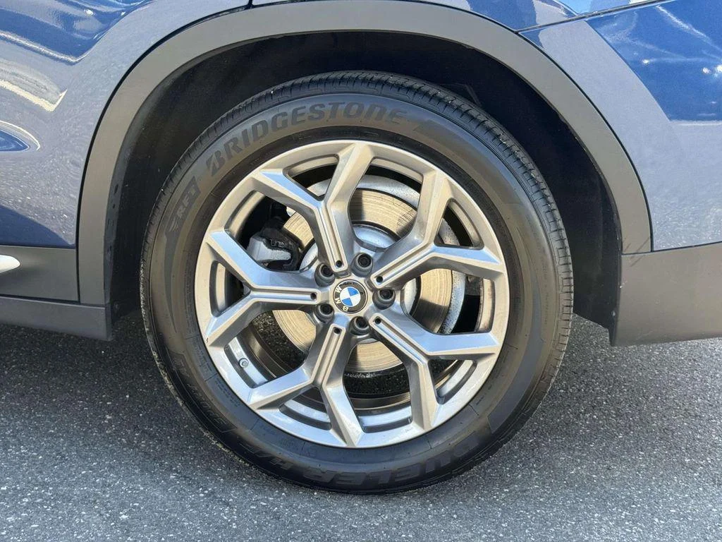Used 2022 Phytonic Blue Metallic BMW xDrive30i image 9