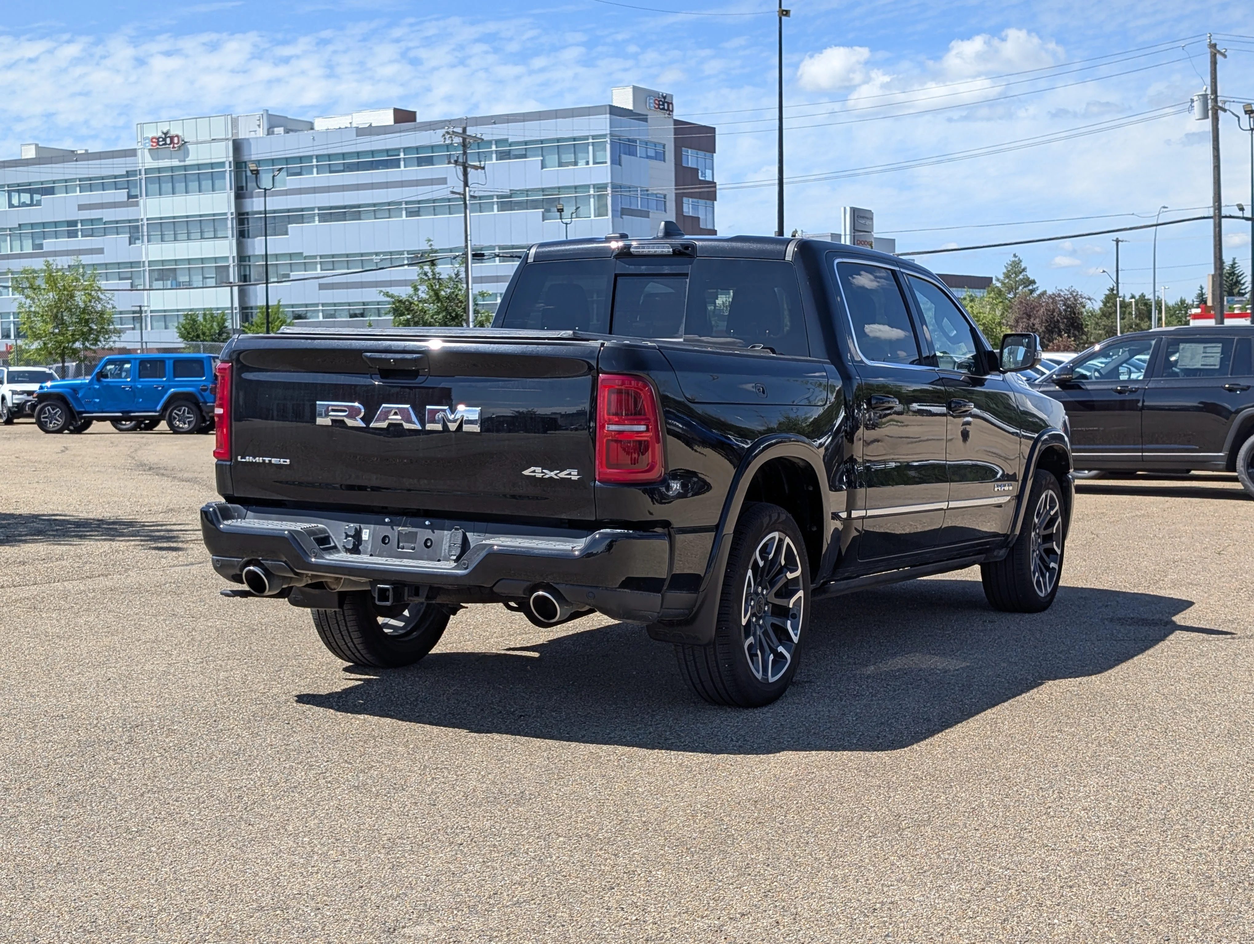 Used 2026 Diamond Black Crystal Pearl Ram Limited image 7