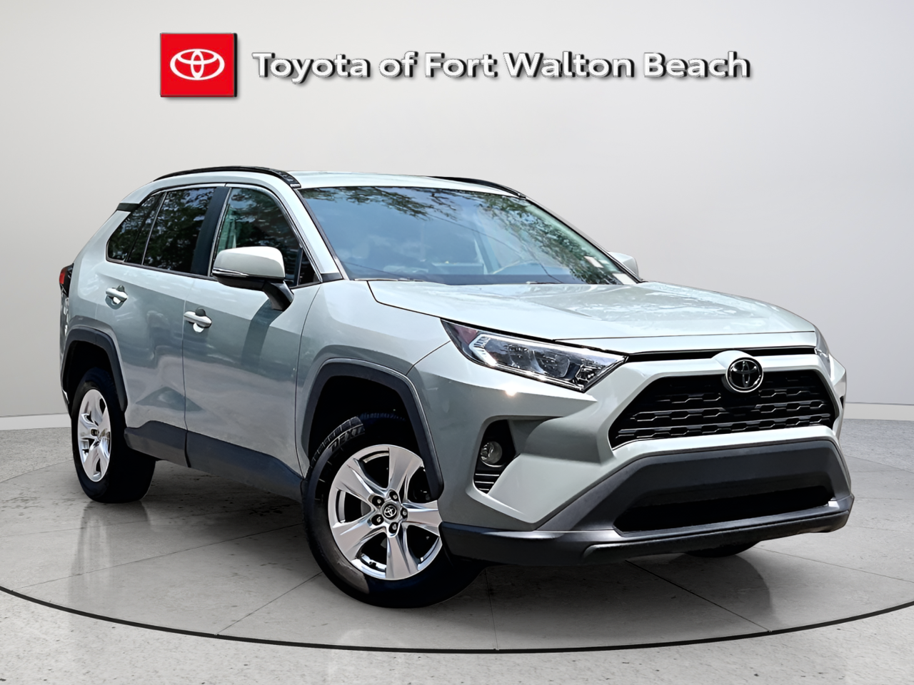 Used 2021  Toyota XLE image 2
