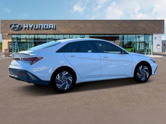 2025 Hyundai Elantra SEL - Photo 8