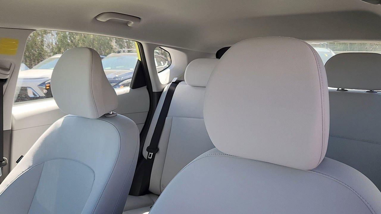 2026 Hyundai Kona SE - Photo 9