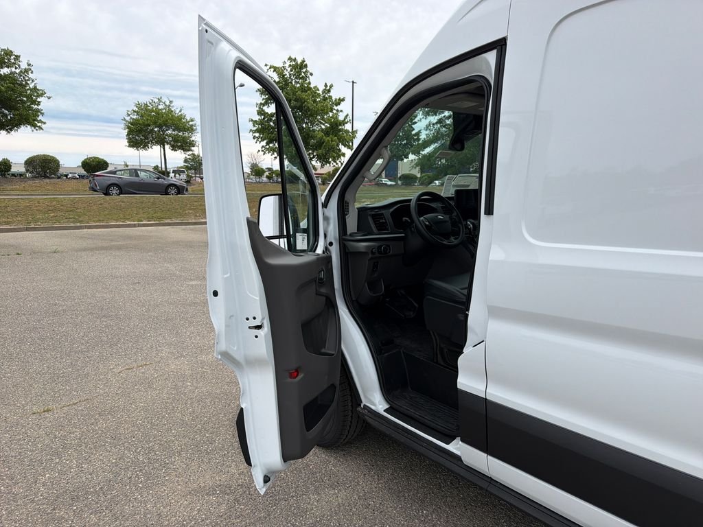 New 2026 Oxford White Ford Cargo Van image 11
