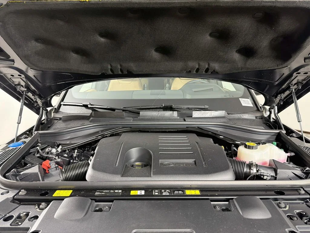 New 2026 Carpathian Grey Land Rover Dynamic SE image 32