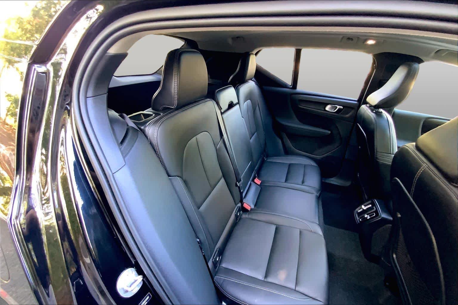 Used 2024 Onyx Black Metallic Volvo Plus Bright Theme image 19