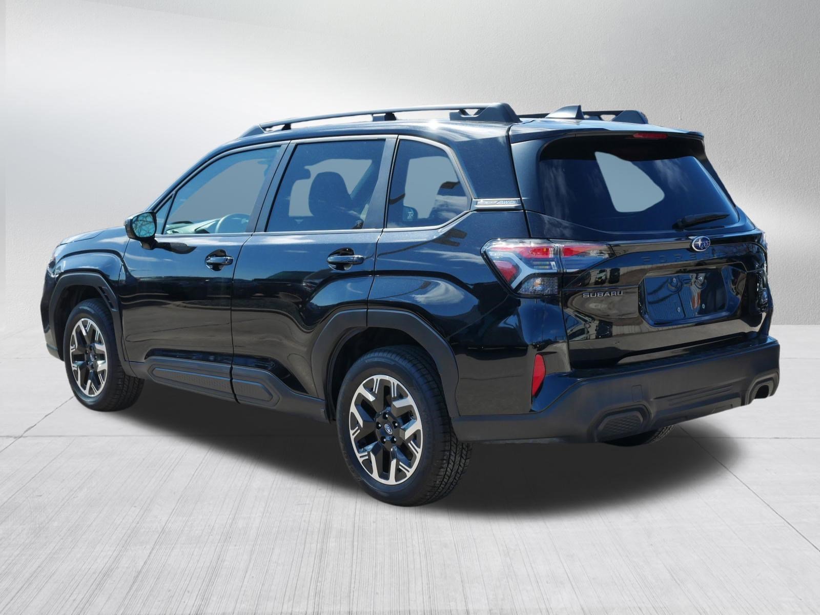 Used 2025 Crystal Black Silica Subaru Premium image 5