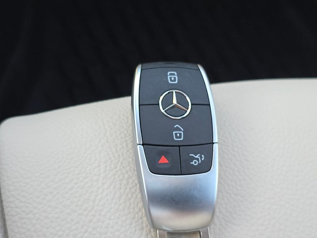 New 2026 Night Black Mercedes-Benz GLB 250 image 37