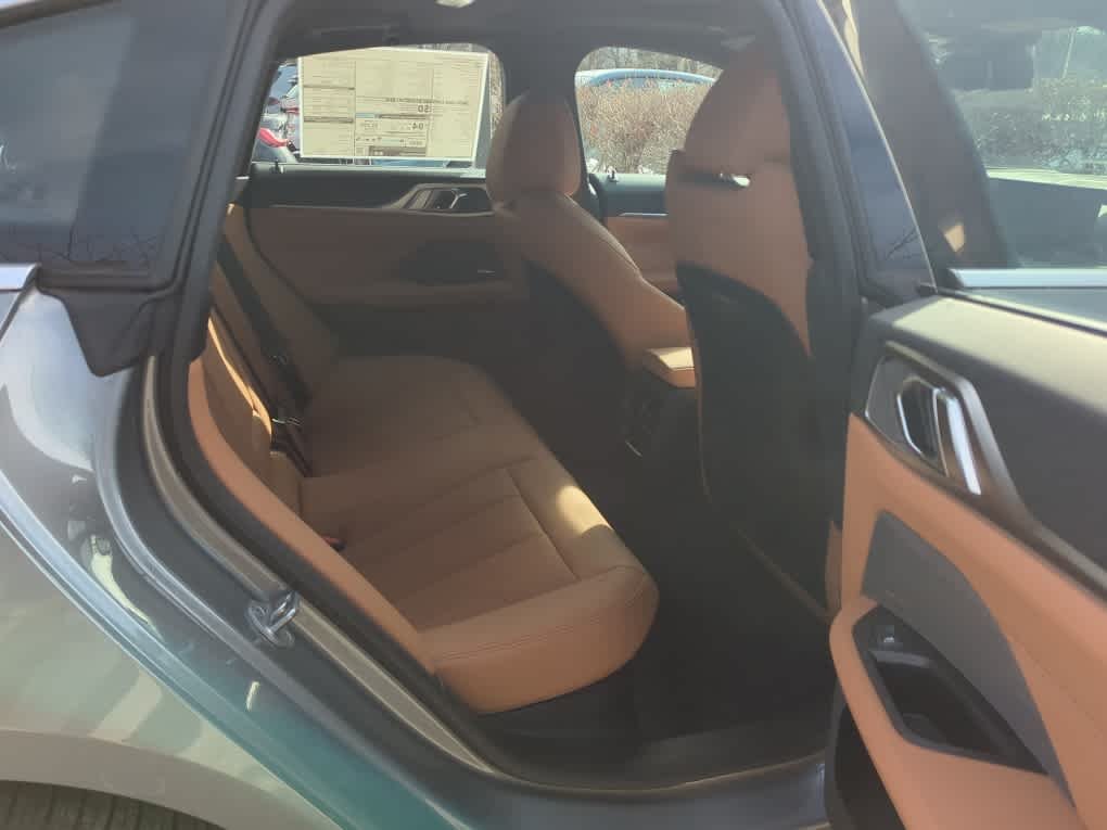 Used 2025 Skyscraper Grey Metallic BMW xDrive40 image 9
