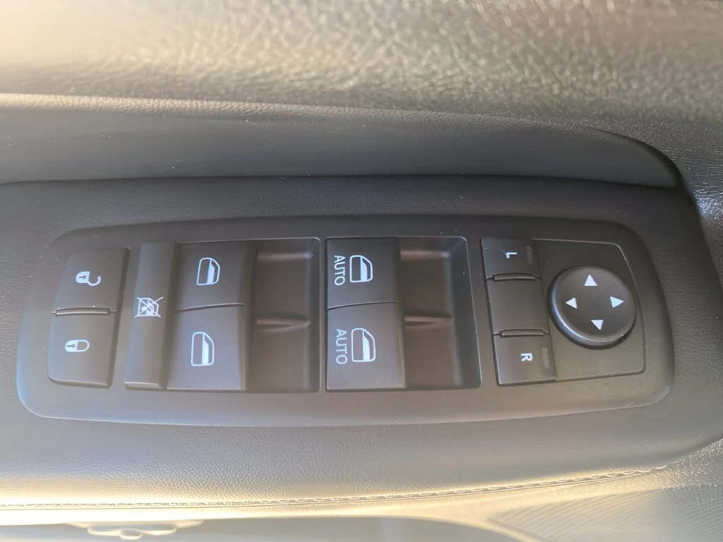 Used 2014  Jeep Limited image 11