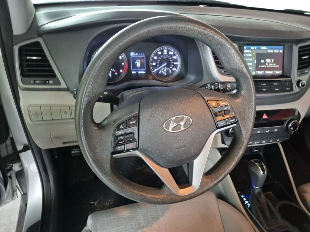 Used 2018 Silver Hyundai SEL image 12