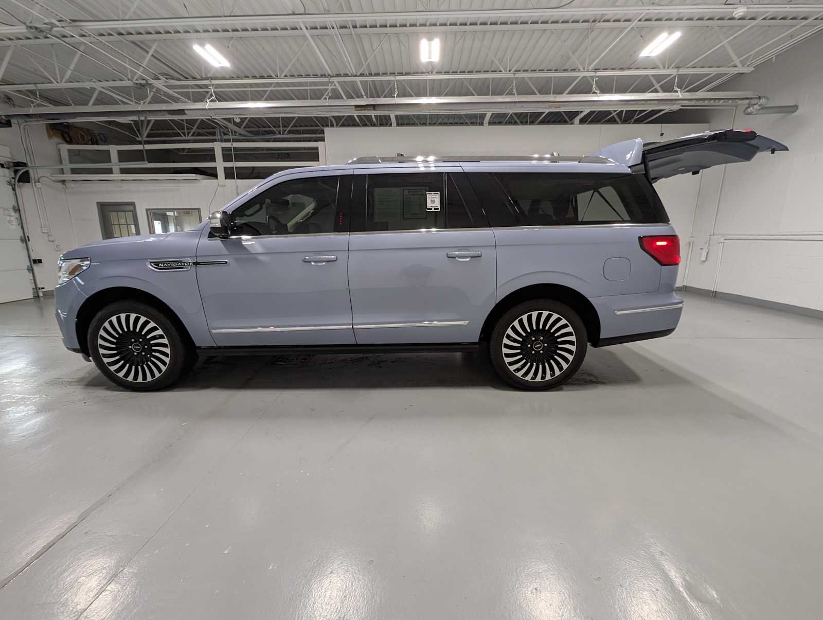 Used 2021 Chroma Crystal Blue Lincoln Black Label image 12